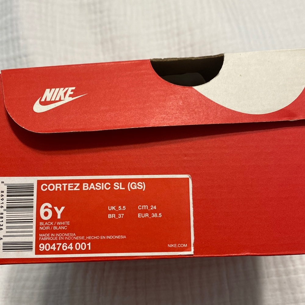 Nike Cortez basic SL (kids) black/white,new in box, never worn, size 6 big kid